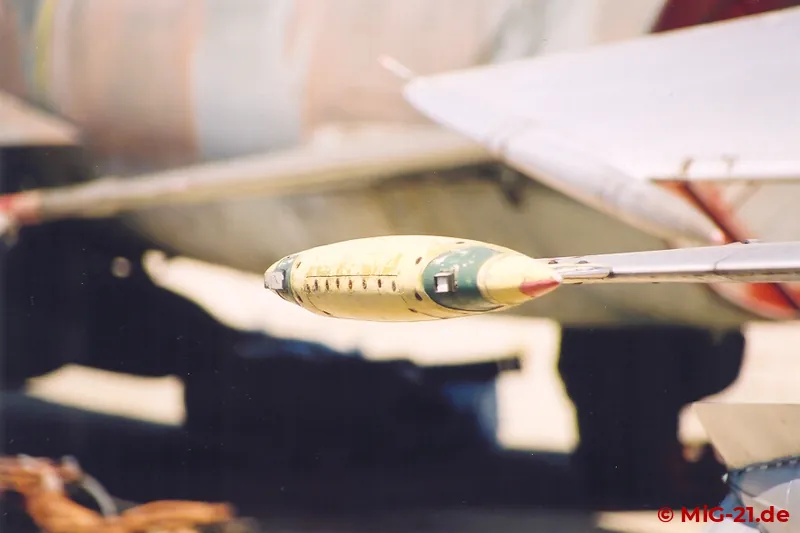These wing-tip fairings of the MiG-21R contain additional antennas.