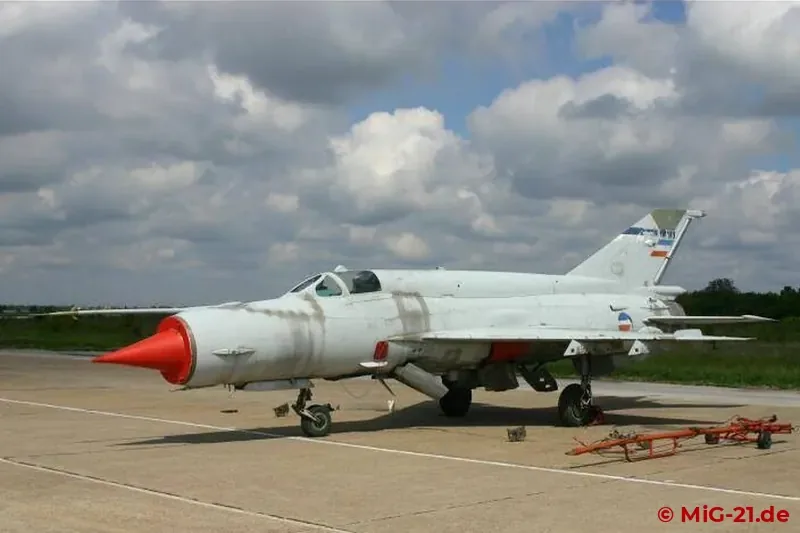 Alle aktiven MiG-21 der serbisch-montenegrinischen Luftstreitkräfte / Luftverteidigung sind in Batajnica …