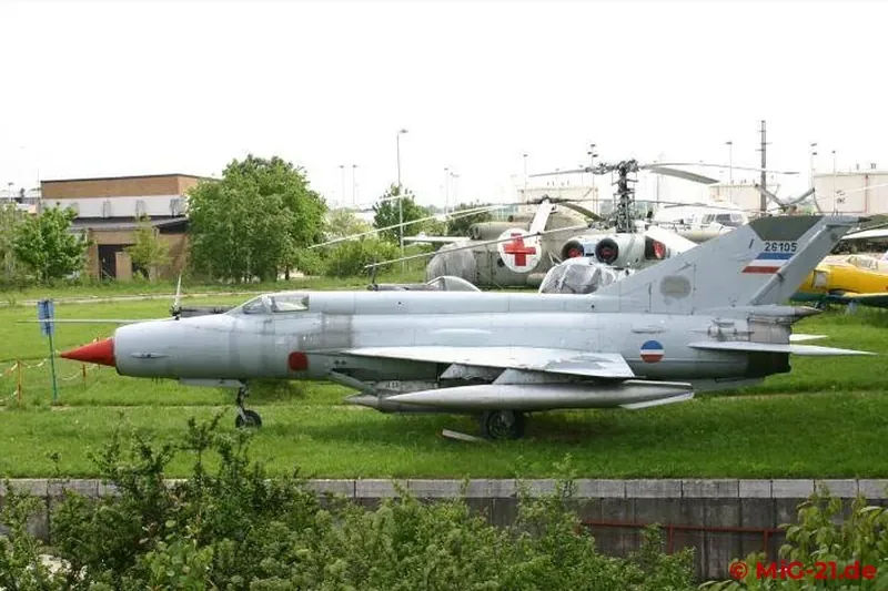 ... eine MiG-21R, die bis 2003 noch flog, ausgestellt sind.