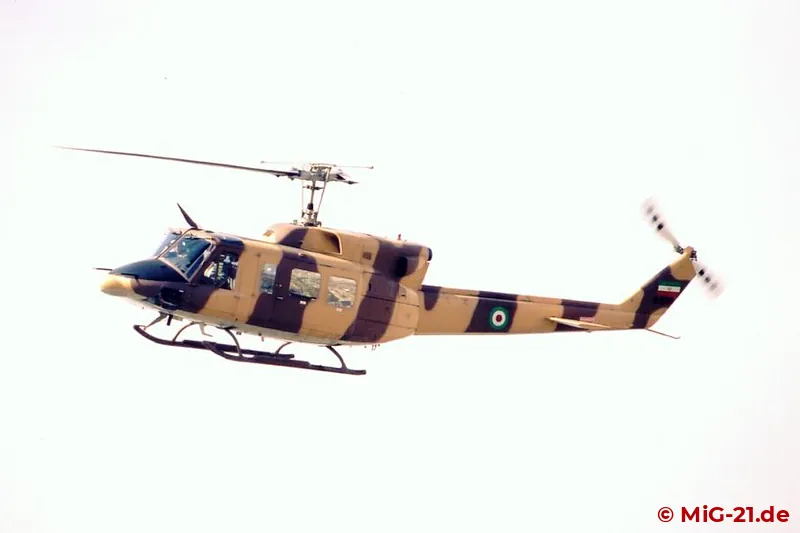 Nach seiner Rede verließ Präsident Chatami den Veranstaltungsort an Bord dieser Bell 212 der IRIAF. Iran hat …