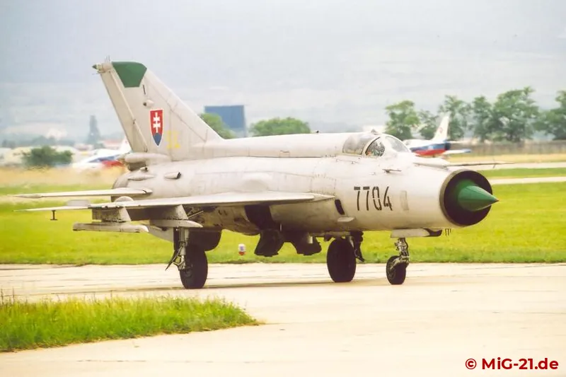 MiG-21MF auf dem Weg zum Start ...