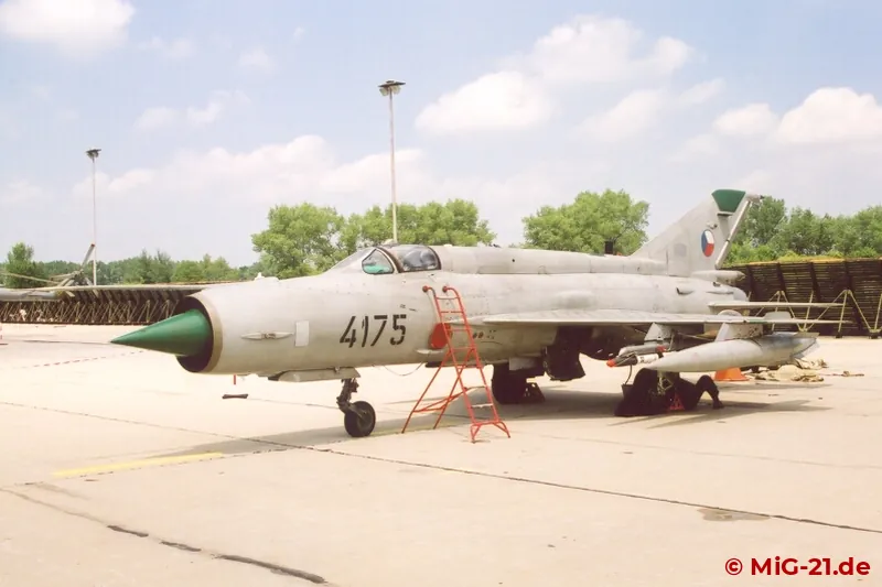 ... while in the static display a modernized MiG-21MFN was shown.