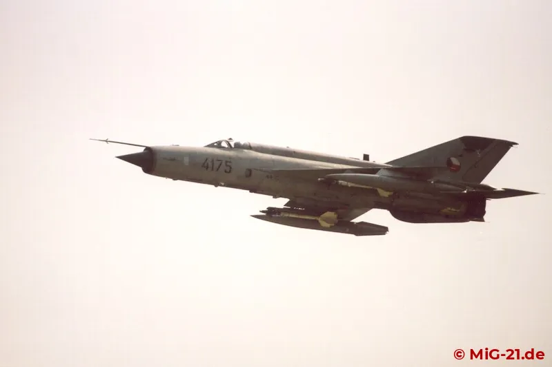 Ein Vorbeiflug von jeweils zwei MiG-21 eröffnete das Programm an beiden Tagen. Unglücklicherweise herrschten …