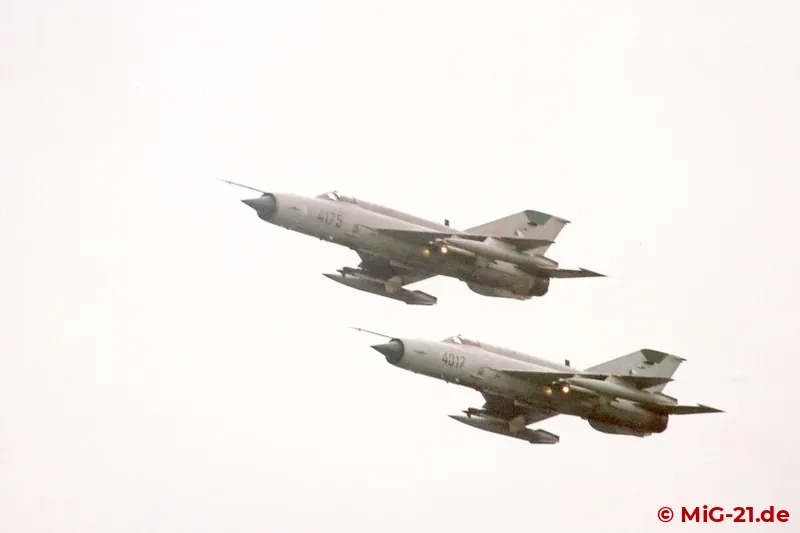 Ein Vorbeiflug von jeweils zwei MiG-21 eröffnete das Programm an beiden Tagen. Unglücklicherweise herrschten …