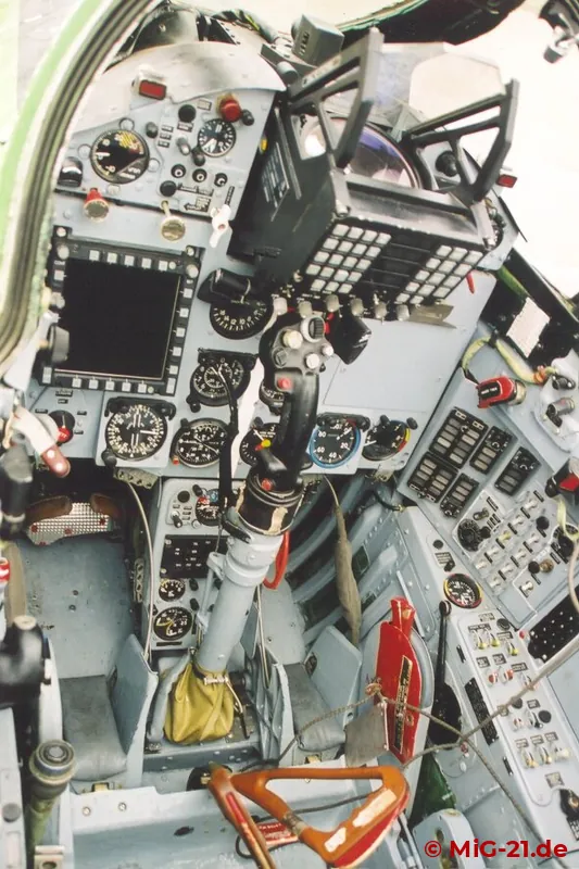 ... befindet sich im Cockpit des Jagdbombers LanceR A nur eines dieser Geräte.