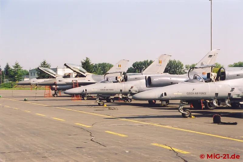 F-16 and L-159 operated together from the flightline.