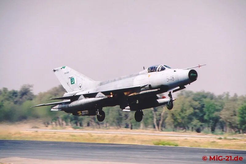 Due to the high temperatures at Mianwali flying is done mainly in the early morning and in the evening.