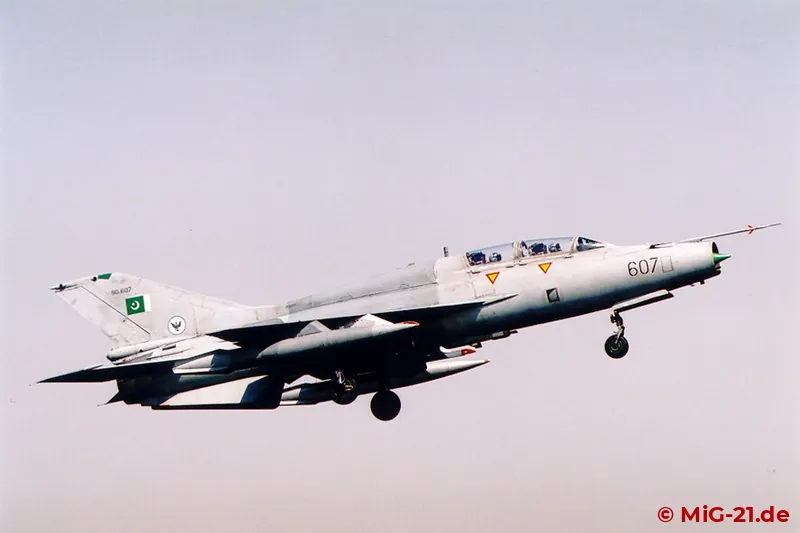 Used without authorisation in: Mikoyan MiG-21. Famous Russian Aircraft Aviation Archives 03 / 2008 …