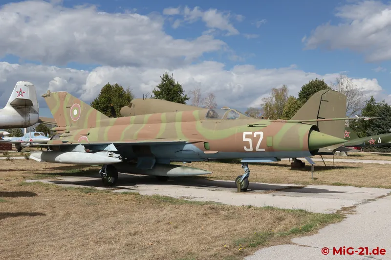 MiG-21MFR 52 has a comparatively new but not very authentic paint scheme.