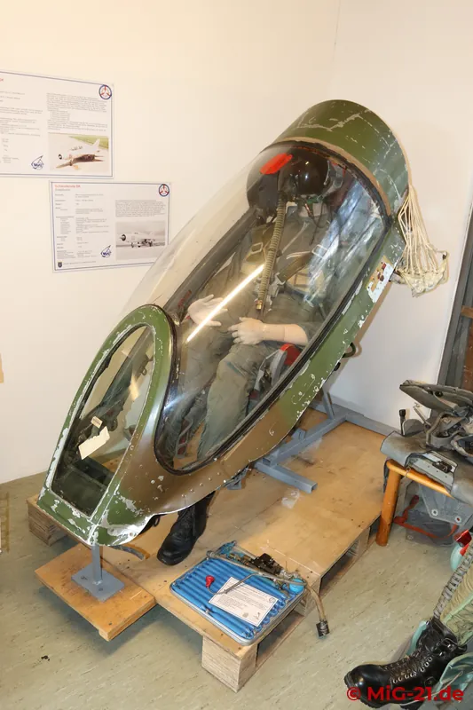 ... as well as the SK seat with associated canopy.