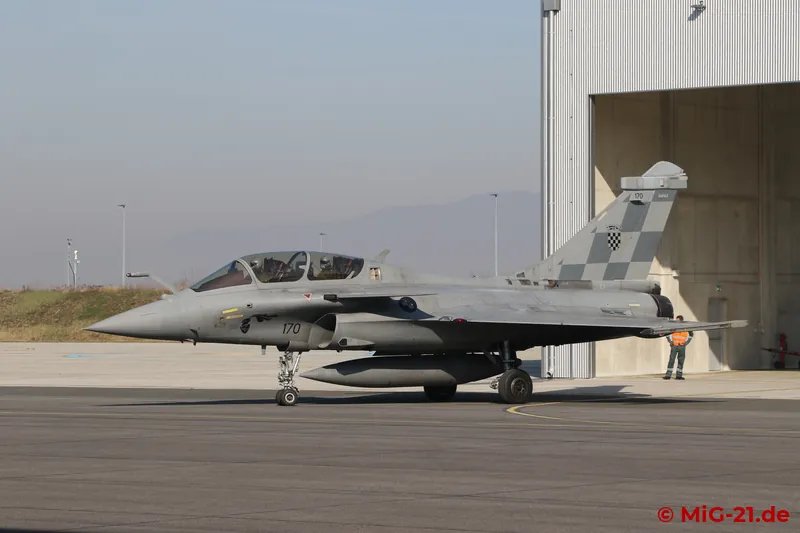 Mittlerweile hat Kroatien 10 von insgesamt 12 bestellten Rafale erhalten. Bis das französische Muster die …