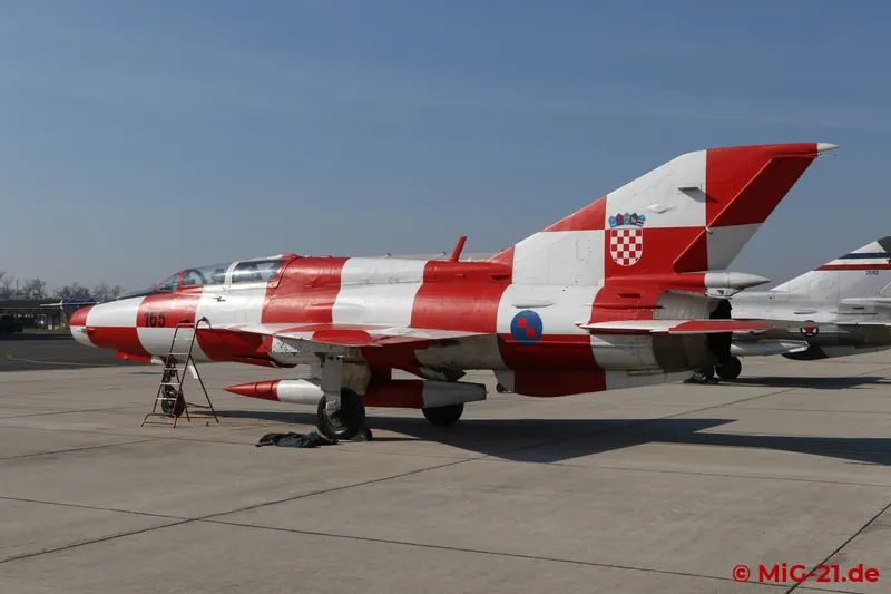 Viele Jahre lang war die rot-weiße 'Kockica' der Star der kroatischen Airshows. Nicht nur ihre Bemalung in …