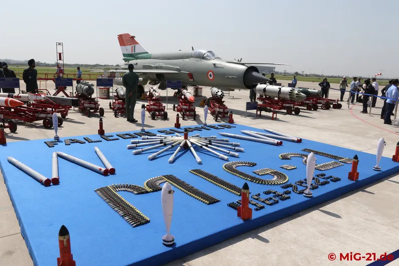Everywhere it could be seen that the hearts of pilots and technicians belong to their MiGs: a static display …