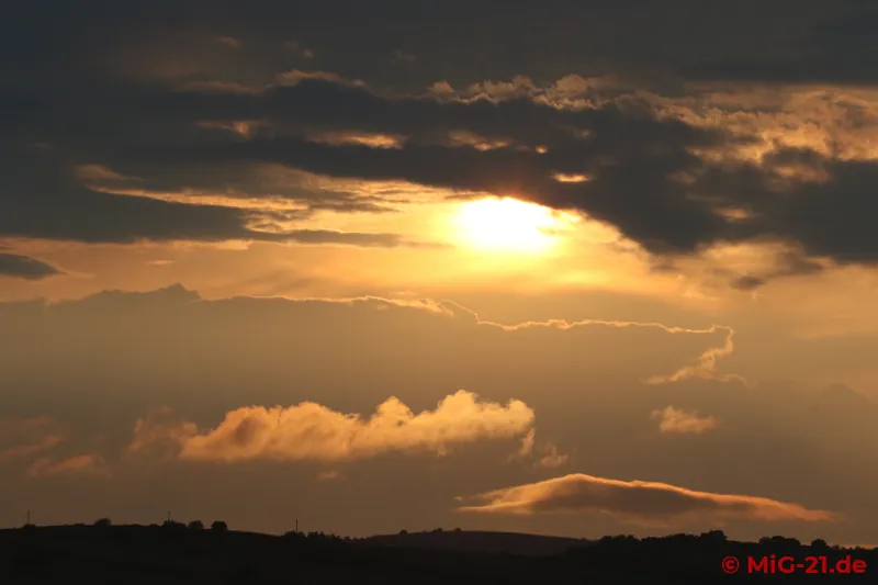 Then the sun gradually disappears behind the clouds ...