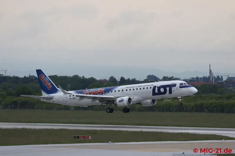 ... der regulär eintreffenden Airliner.