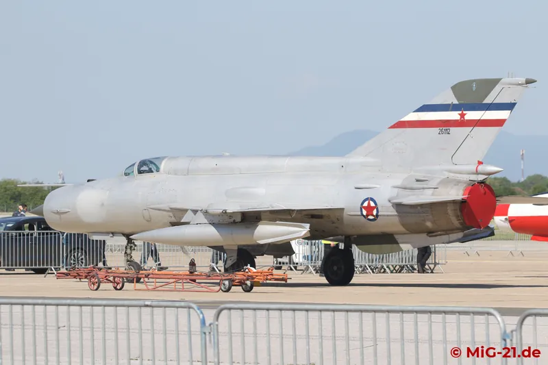 While waiting, the first pictures of the static display are taken through the windows, where the Perešin …