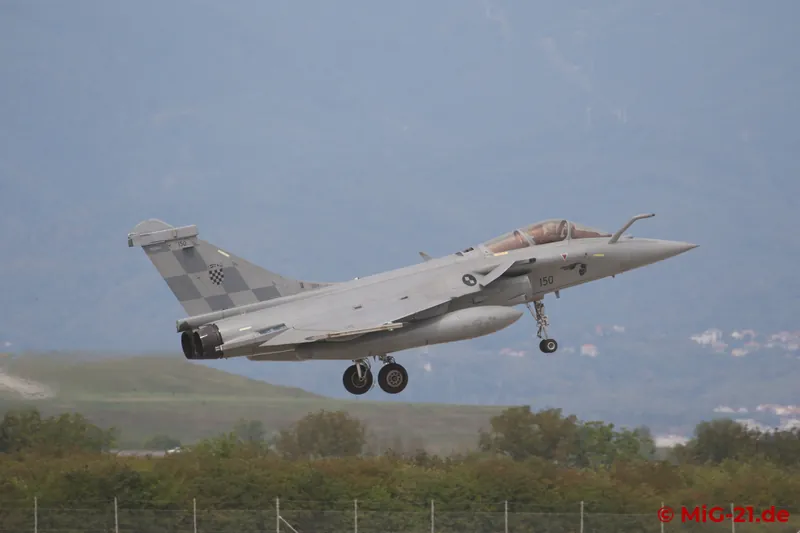 ... bis dann auch die letzte Rafale zur Landung ansetzt, fast schon mit Sonnenschein.