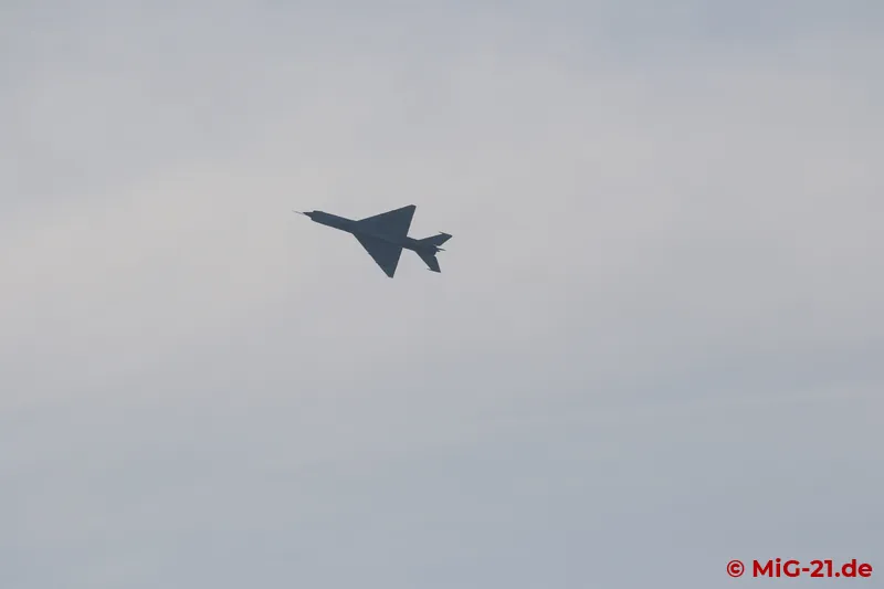 ... vom geplanten Überflug in Formation - leider von der falschen Seite - sondern sieht nur von fern zunächst …