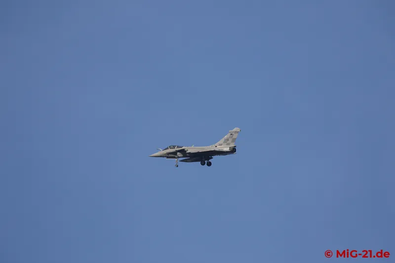 ... und dann die Rafale zur Landung abkurven.