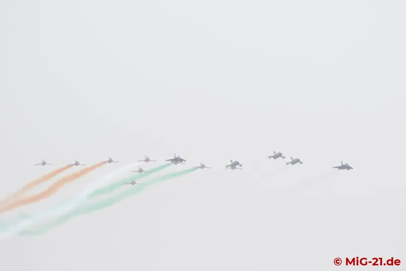The sky full of aircraft: three MiG-21s, two LCA Tejas and nine BAe Hawks form the final formation.
