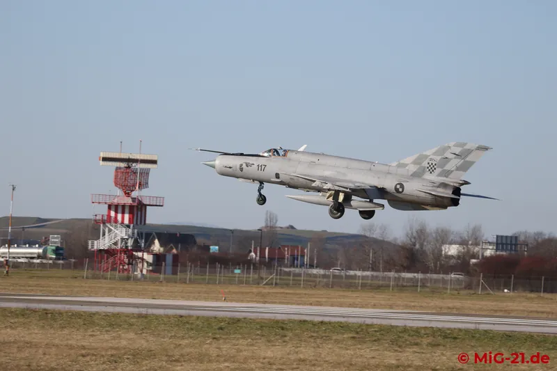 Die Maschinen fliegen höher an als bei den letzten Besuchen des Autors ...
