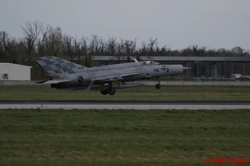 ... aber dennoch: es war schön, Europas letzte MiG-21 nochmals fliegen zu sehen.