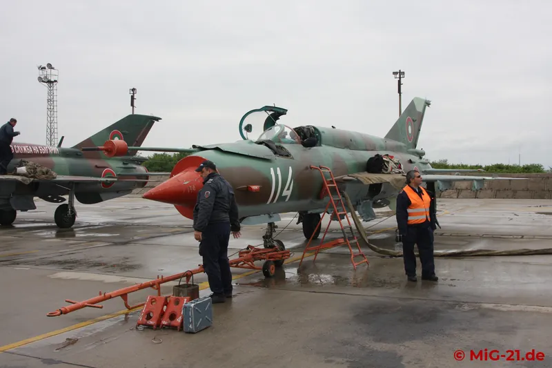 ... before another single-seater began its display with a spectacular take-off and repeatedly provided …
