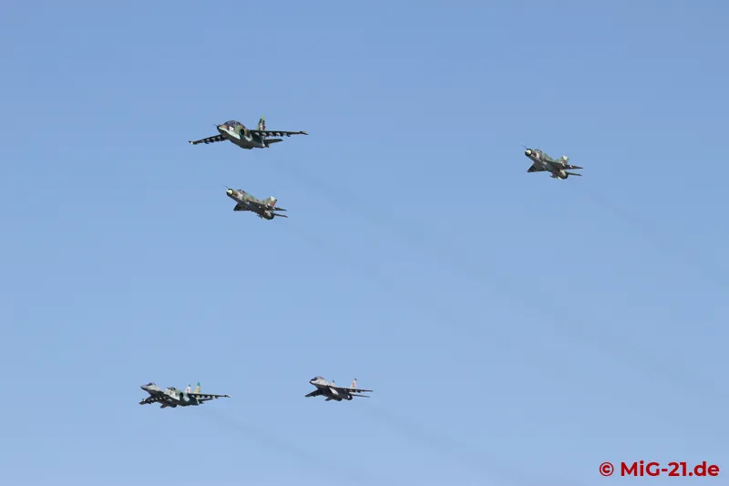 The flying displays were concluded by a formation of MiG-21, MiG-29 and Su-25.