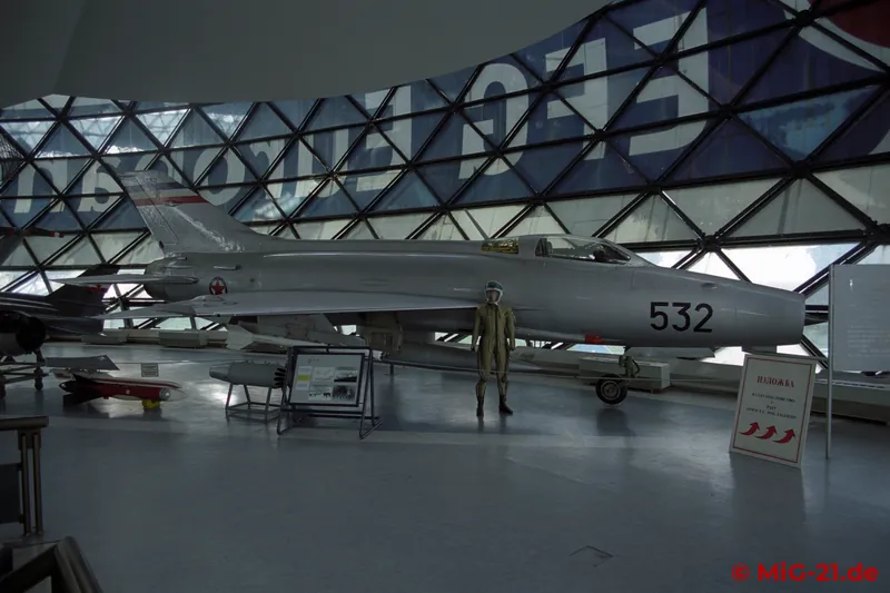 ... war Gelegenheit zu einem Besuch im außerordentlich empfehlenswerten Luftfahrtmuseum am Belgrader …