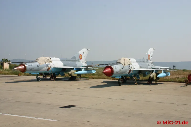 Two LanceR C armed with Magic 2 missiles in QRA in Câmpia Turzii.