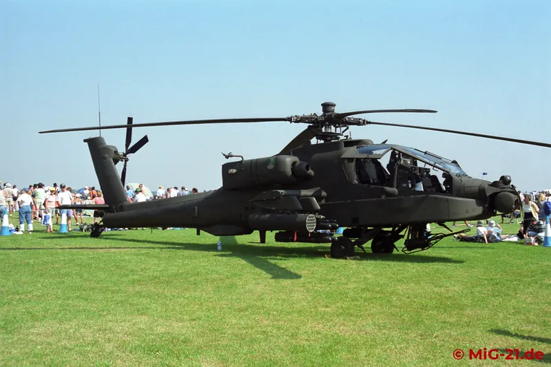 Of course there were also helicopters to see, such as this British Apache ...