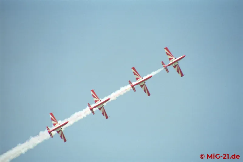 Several aerobatic teams provided plenty of (coloured) smoke in the sky, such as the Biało-Czerwone Iskry ...
