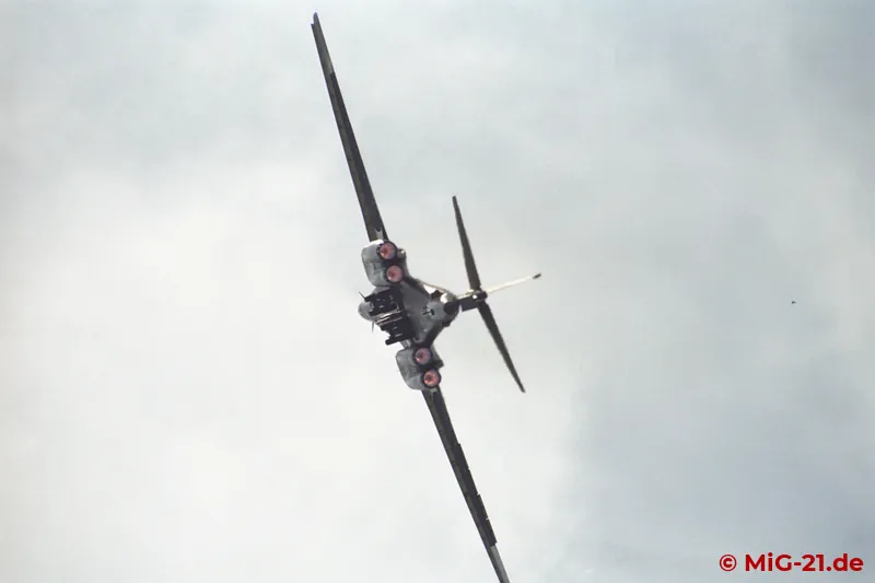 ... was undoubtedly the display of the B-1B, ...