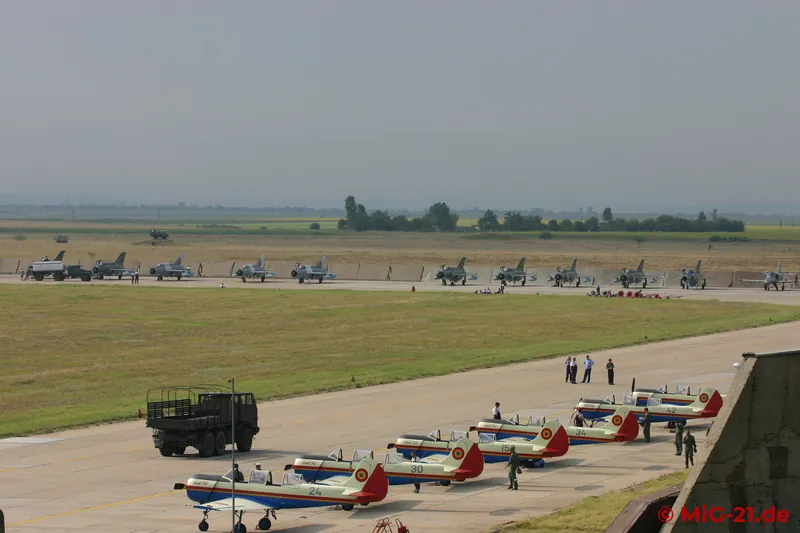 The aircraft taking part in the opening parade of Constanța Airshow took of from Feteşti.