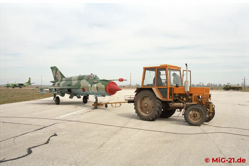 Before the other aircraft are also towed away with local equipment ...