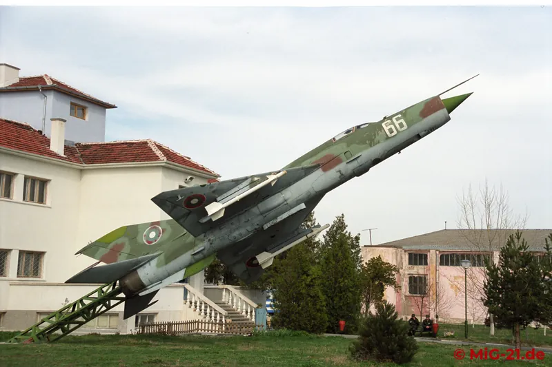 Afterwards there was still the opportunity to look at the historic aircraft displayed on the base, including …
