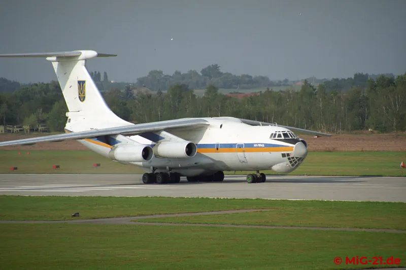Aus der Ukraine kamen neben der Begleitmaschine Il-76 ...