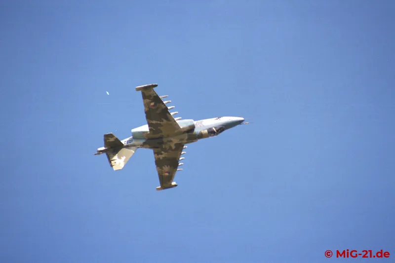 ... und die damals noch fliegenden Su-25.