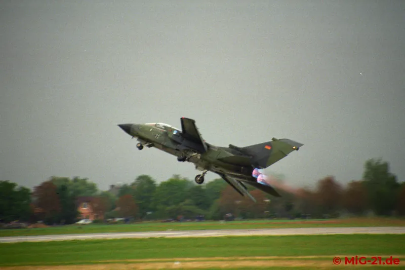 Um die Jahrtausendwende zeigte auch die deutsche Luftwaffe noch eindruckvolle Vorführungen - auch und gerade …