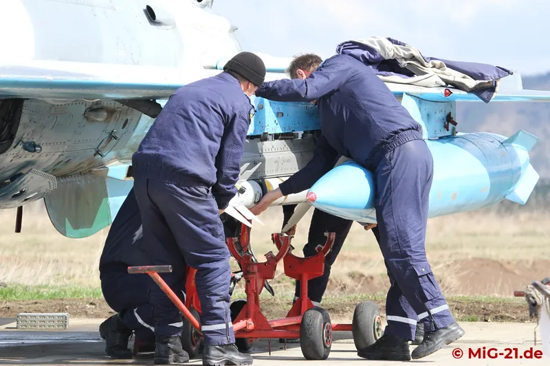 ... to watch the complete re-arming, including the change of missiles.