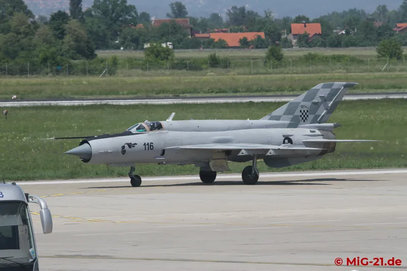 After the lunch break, two more single-seaters took off, including 116, which belongs to the "old stock".