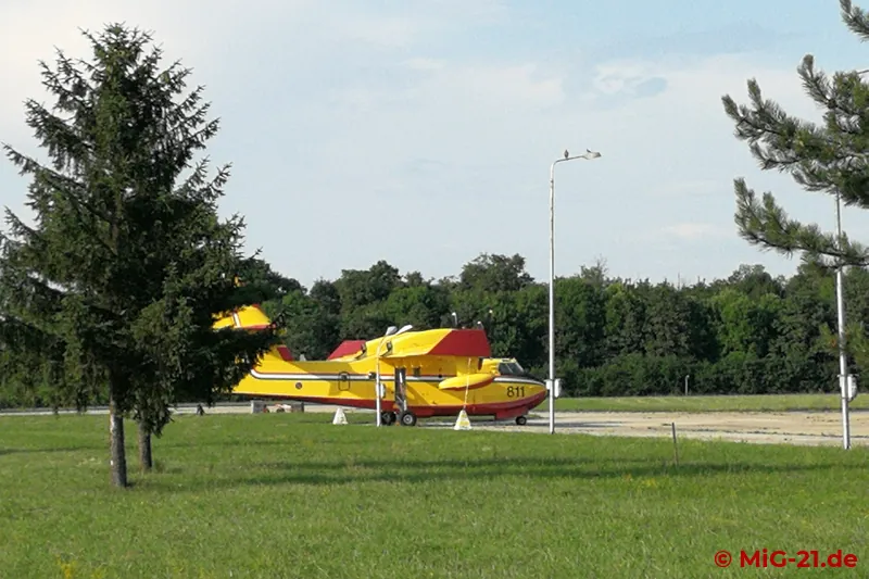 On the premises of the maintenance company, a CL-415 can also be seen, which is there for overhaul.