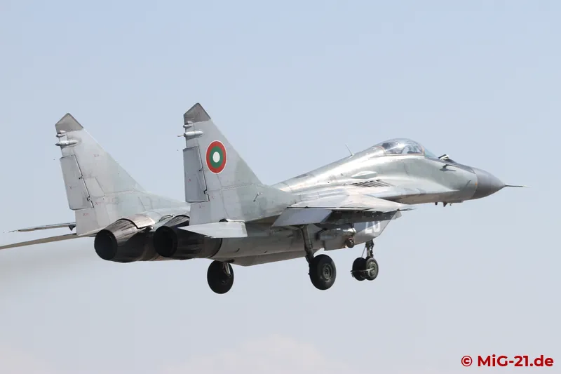 Take-offs were made – as has been usual for some time, to spare the equipment – without afterburner.