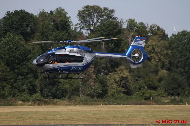 Afterwards, normality returned to the airfield, which also includes training flights by the police aviators …