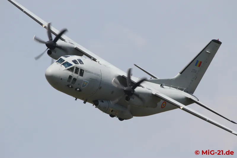 A C-27J dropped parachutists and then performed some manoeuvres.