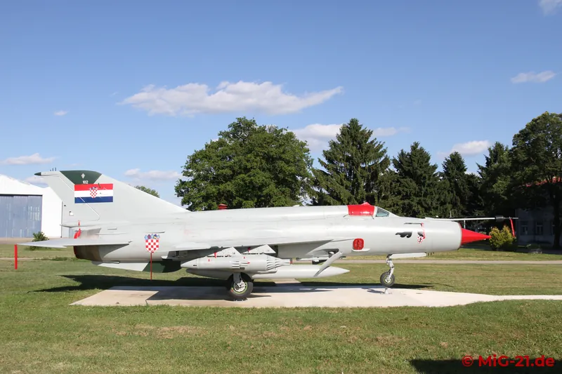 On the very afternoon of arrival there is a MiG-21 to see – not flying, but all the more beautifully …