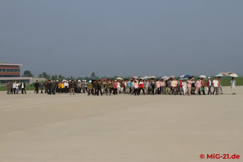 So while we photograph the civil aircraft up and down, large crowds of local visitors arrive – on foot and …