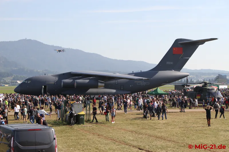 Despite great exhibits, above all the Chinese Y-20, the static display was a total failure, ...