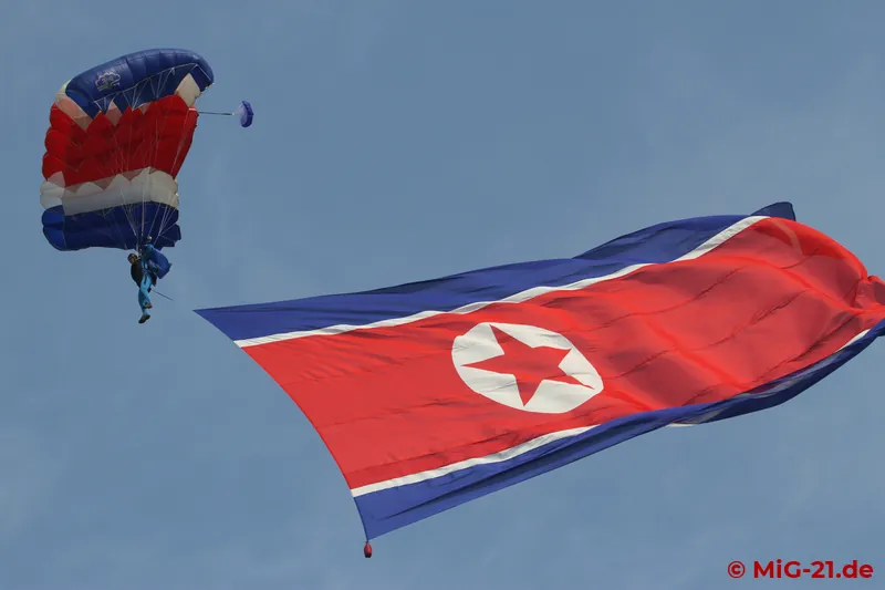 The day's programme is opened by Korean parachutists with fireworks on their bellies (!), which are ignited …
