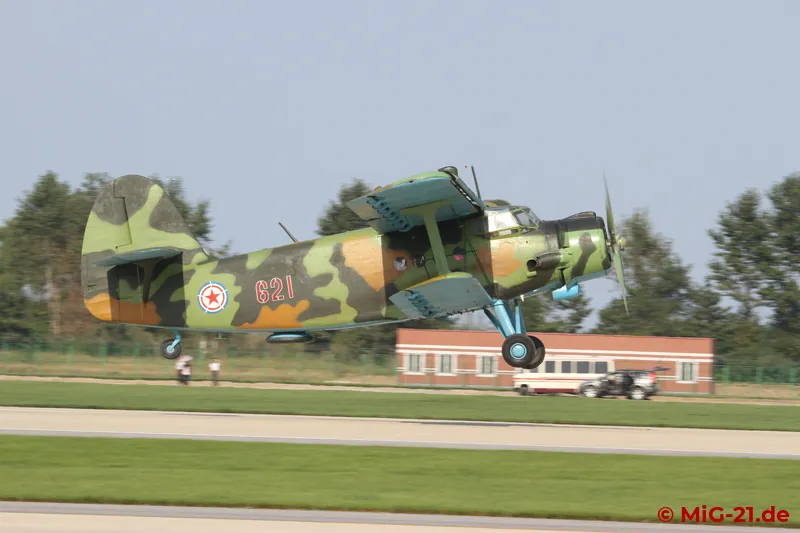 The flights continue until dusk, among others in the Chinese variant of the An-2, the Y-5.